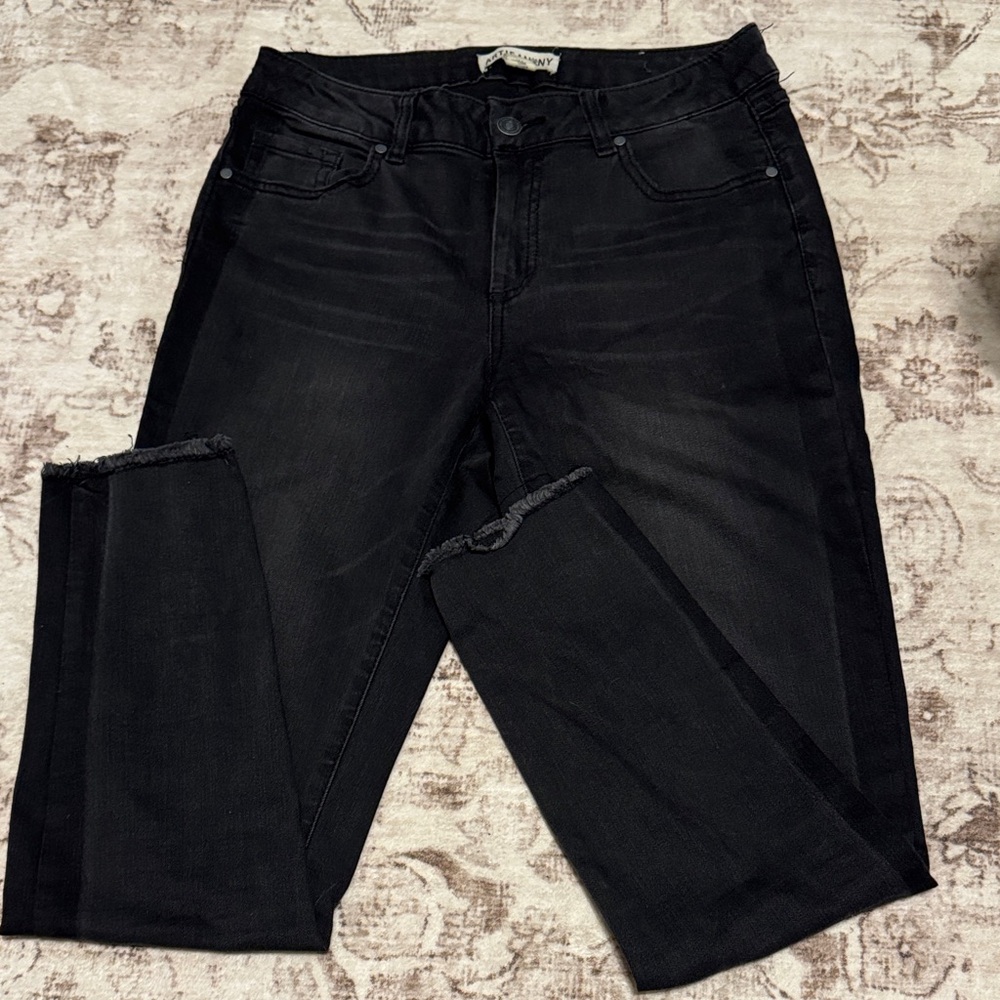Artisan Ny Women's Black Ankle Jeans